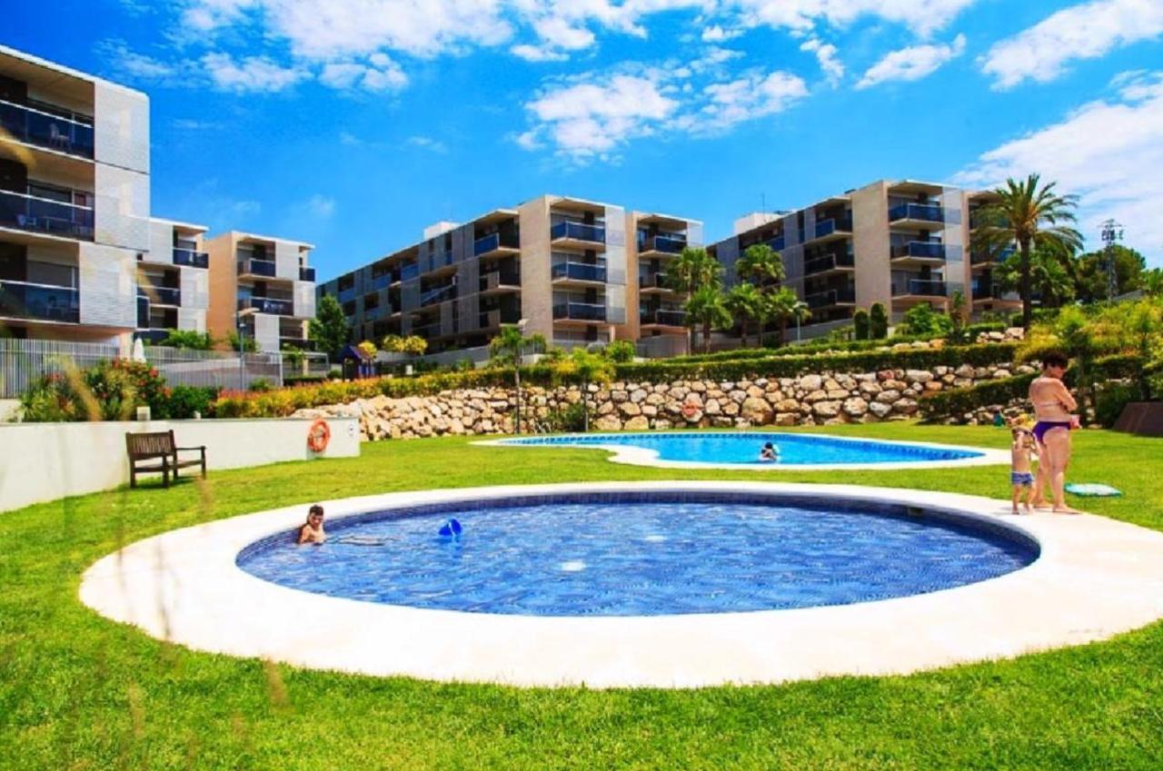 Paradise Village Hogaristic Салоу Екстер'єр фото